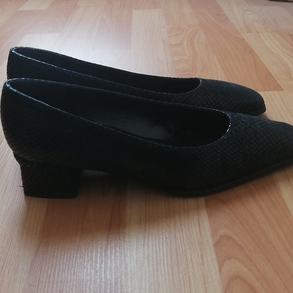 VINTAGE Staurt Weitzman Block Heels - Picture 6 of 6